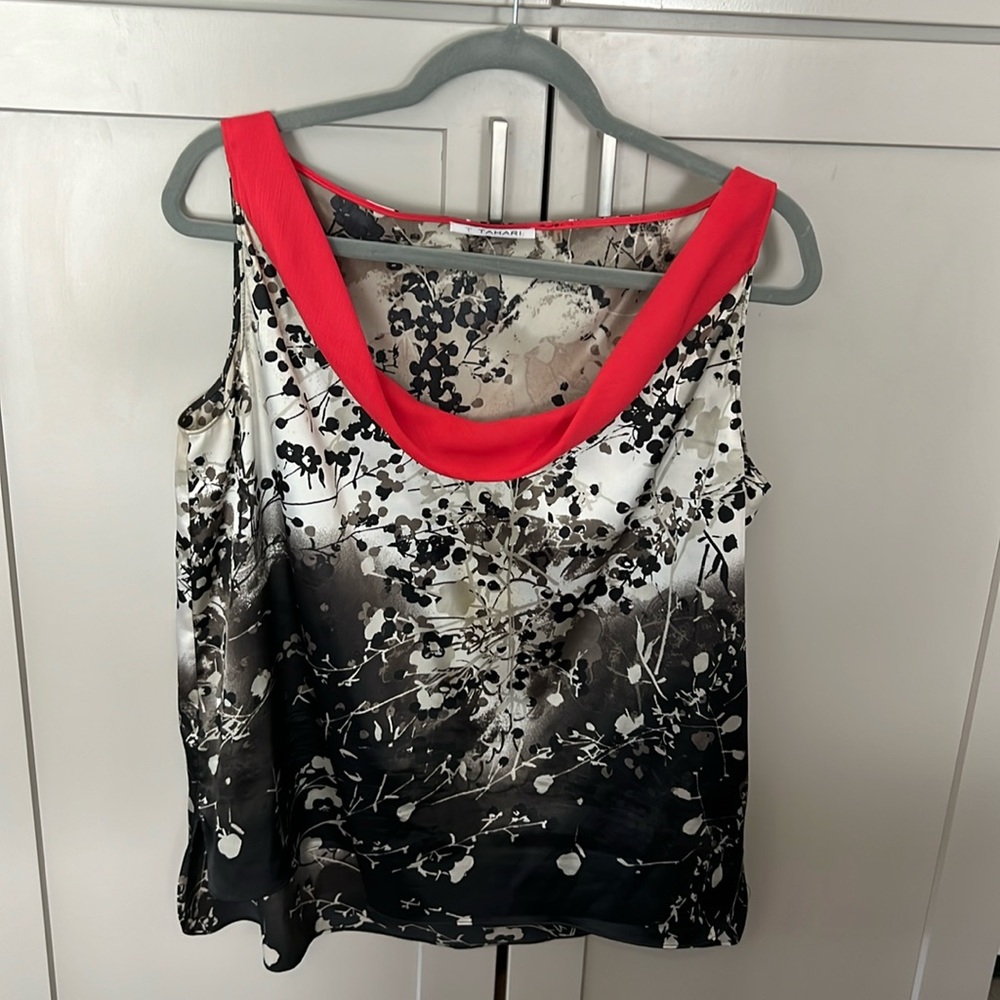 T Tahari Sleeveless Red Floral Print Black White Lightweight Casual Chic Large L